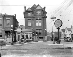 GAS STATION 1920S 001.jpg