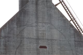 exLN_coaling_tower_FlomatonAl_Dec90bb[1].jpg
