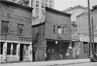LOG CABIN SALOON LIBERTY STREET NEAR SIXTH 1922.jpeg