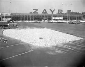 ZAYRE STORE DIXIE AND FLINTLOCK.jpg